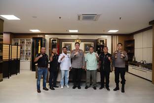 Ketua Panitia Kejurda, Kombes Pol Ronny dan pengurus Inkanas bersama Kapolda Riau, M Iqbal (foto/ist)